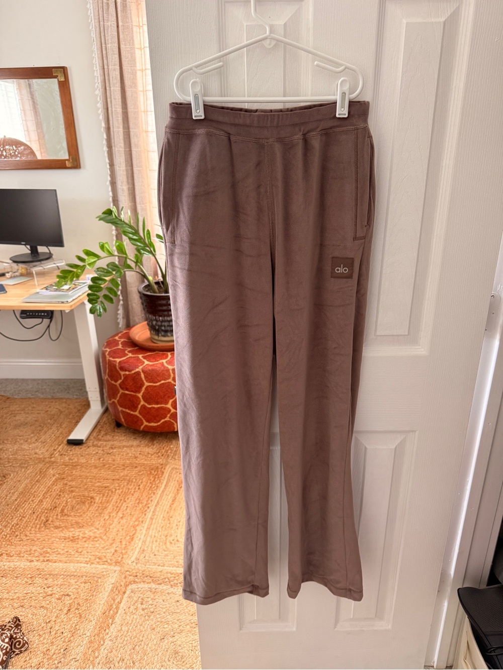 ALO Yoga Brown Velour Straight-Leg Sweatpants